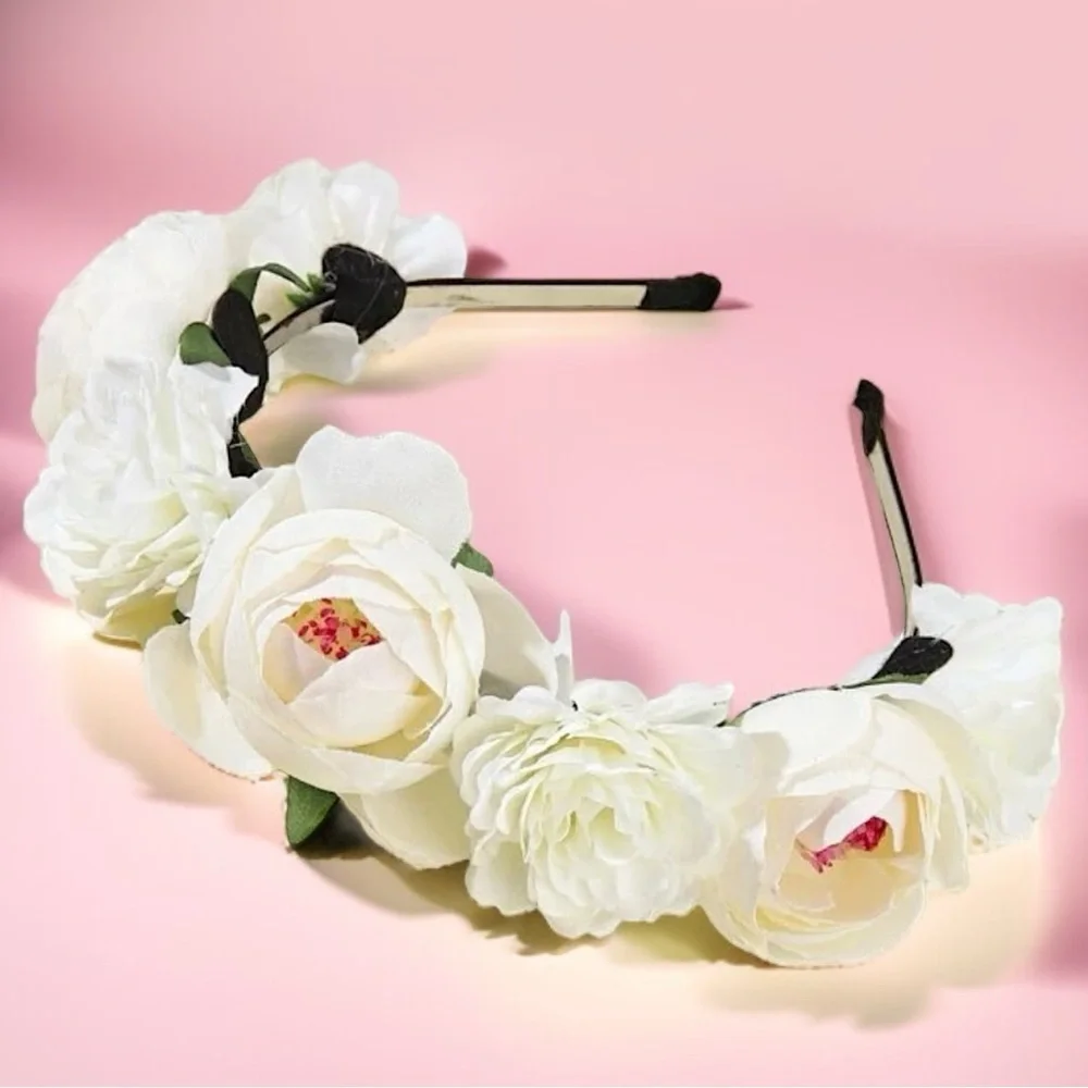 Blooming Beauty: White Flower Headband for the Perfect Boho Chic Look! NWOT